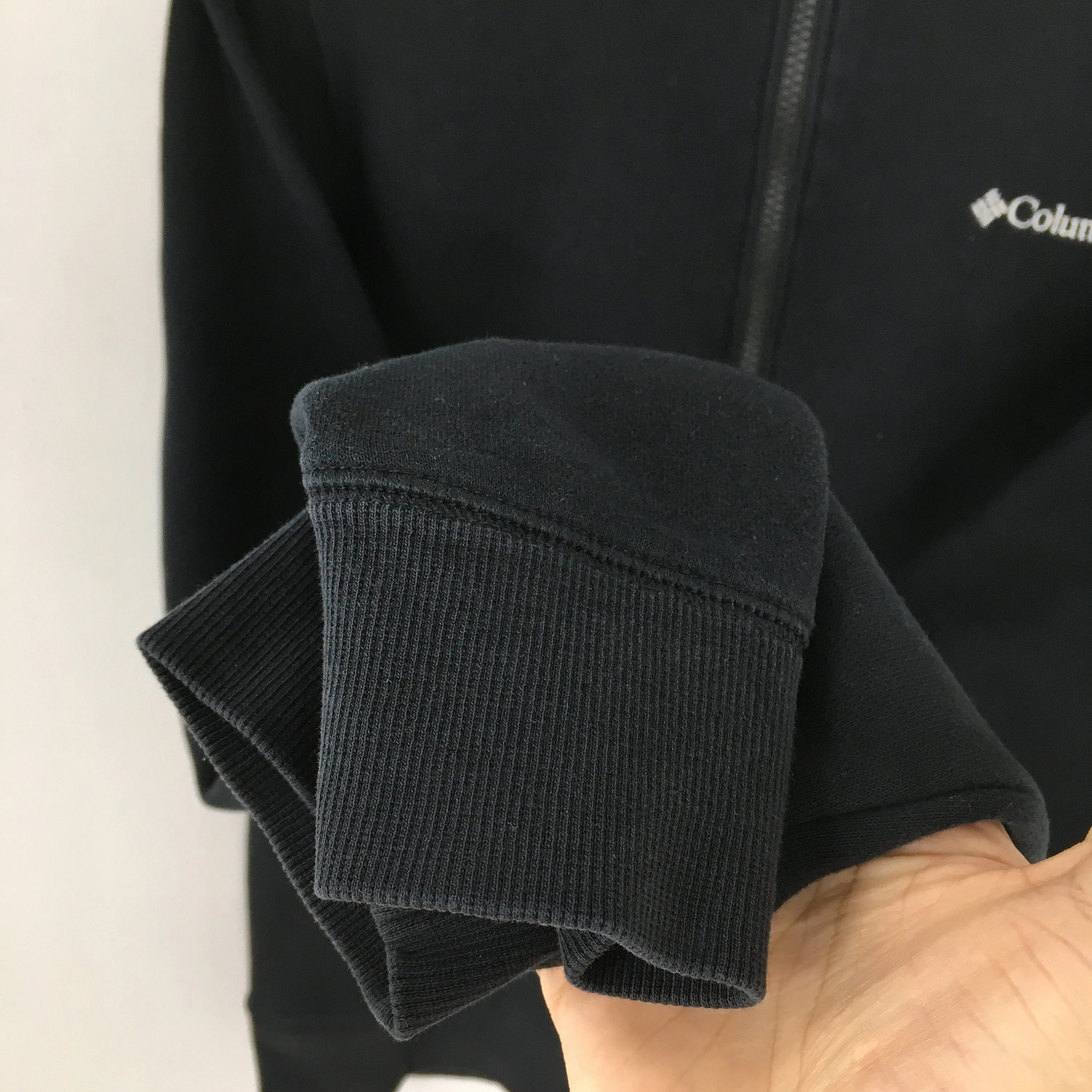 Columbia Sportswear Black Sweatshirt Small