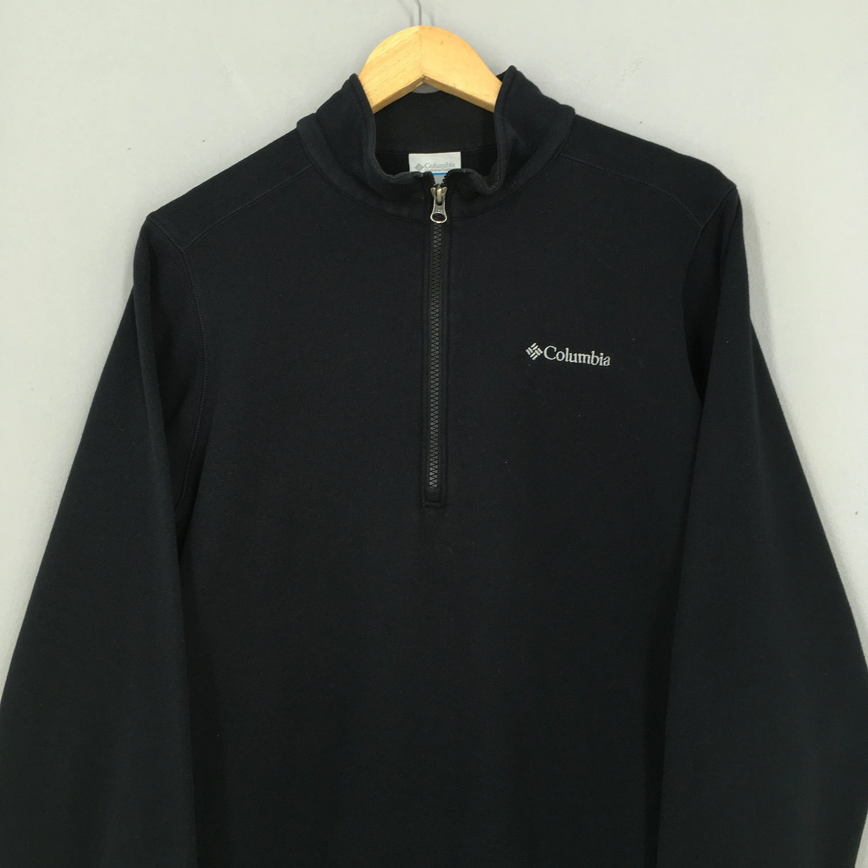 Columbia Sportswear Black Sweatshirt Small