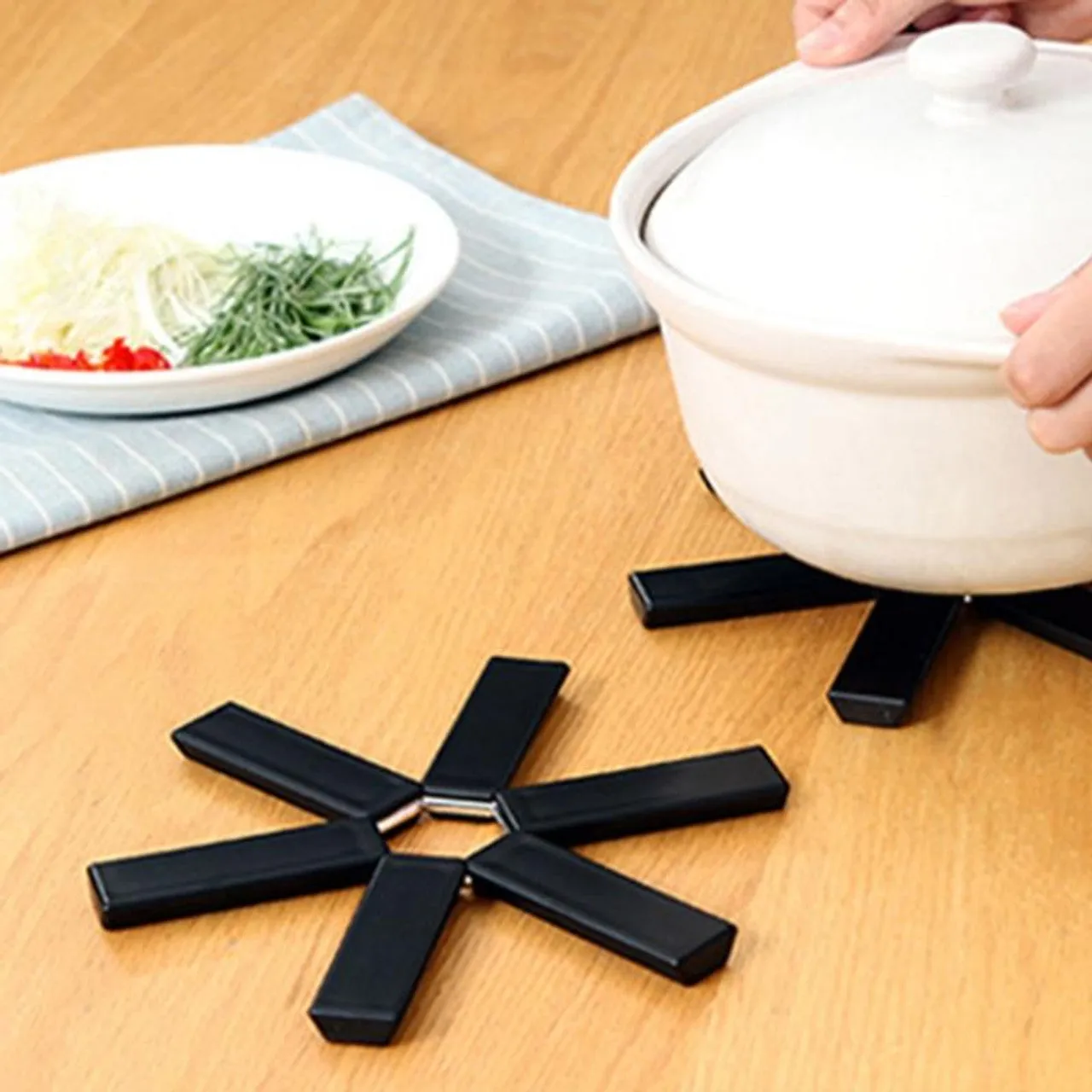 Set Of 2 Foldable Non-Slip Pot Mat